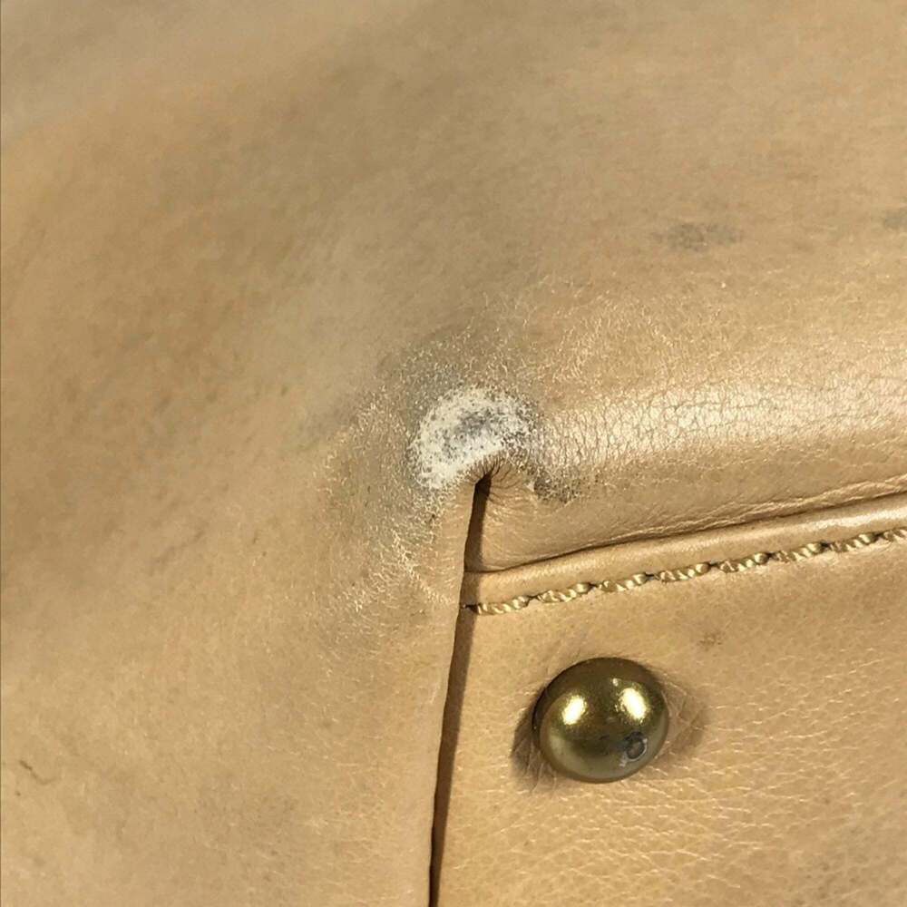 CHANEL Cream Leather Logo Tote Bag - Picture 6 of 16